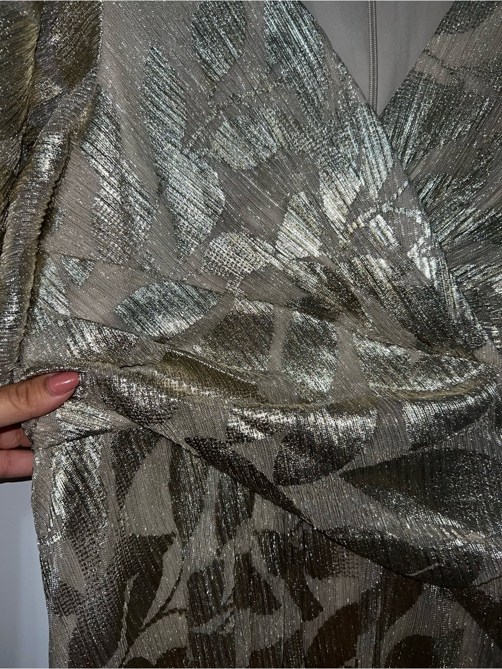 Adrianna Papell Women's Foil Leaf Flutter-Sleeve Draped Gown sz8 - Picture 3 of 9